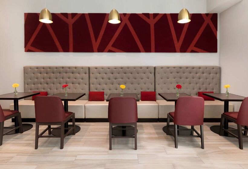 Отель Hilton Garden Inn Long Island City New York