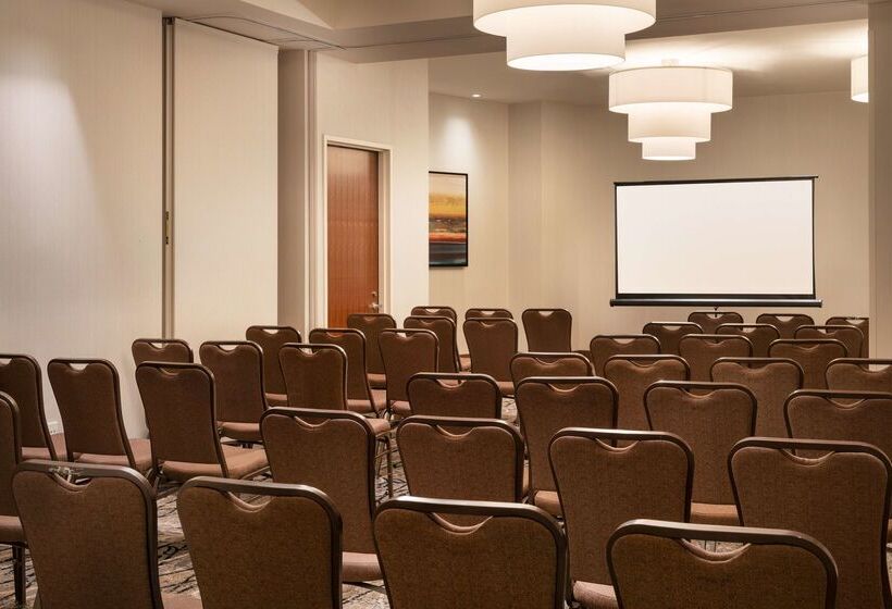 Отель Hilton Garden Inn Long Island City New York