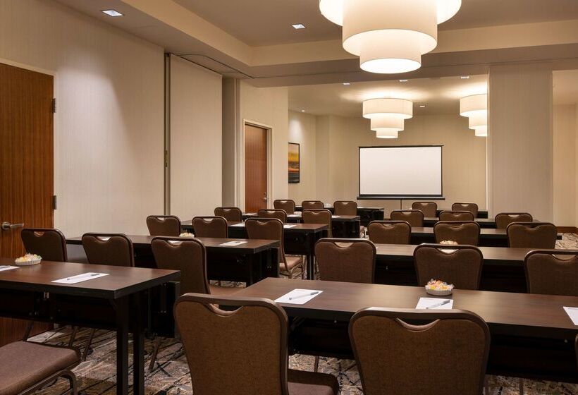 Отель Hilton Garden Inn Long Island City New York