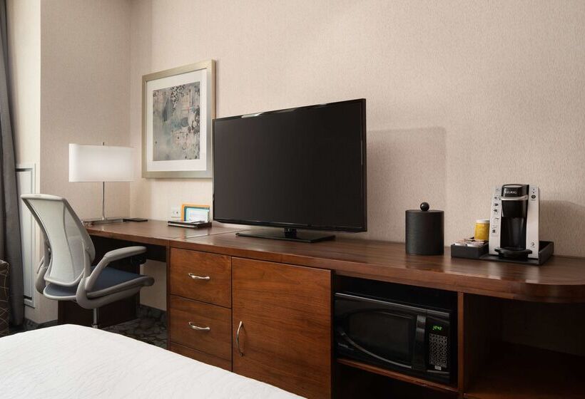 Отель Hilton Garden Inn Long Island City New York