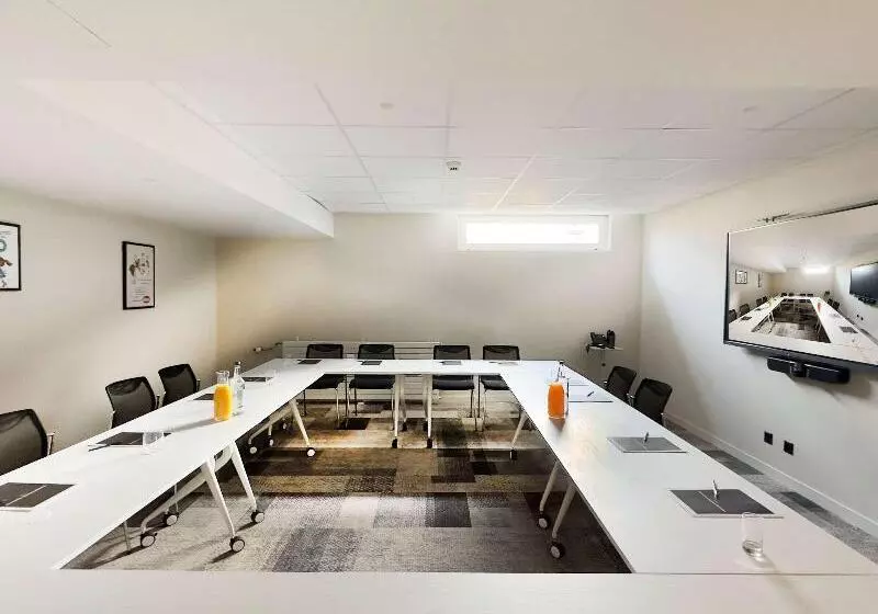 فندق Mercure Fribourg Centre Remparts