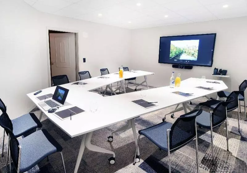 فندق Mercure Fribourg Centre Remparts