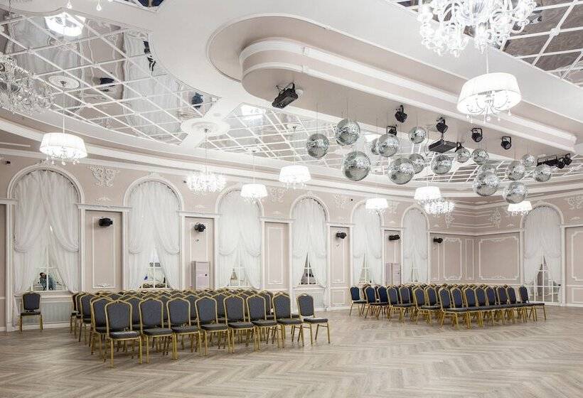 فندق Matreshka Plaza