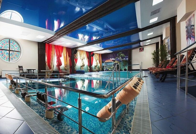 فندق Matreshka Plaza