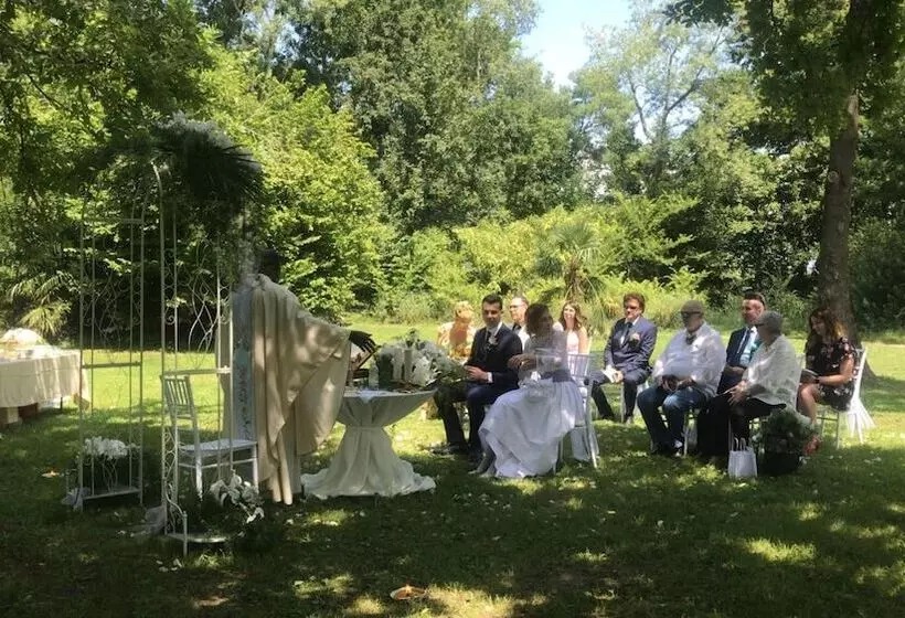 هتل Principato Di Ariis