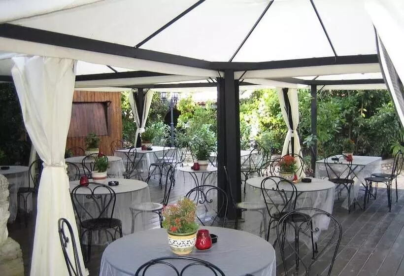 هتل Principato Di Ariis