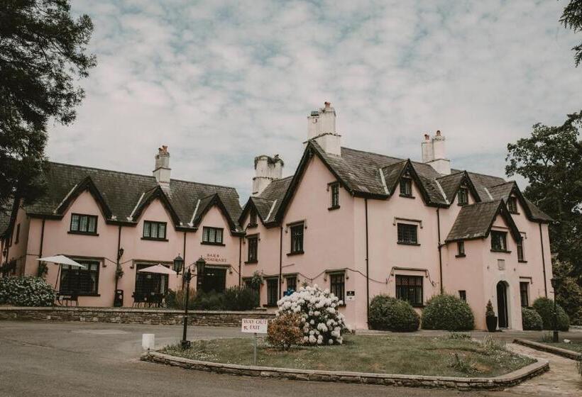 Cwrt Bleddyn Hotel & Spa