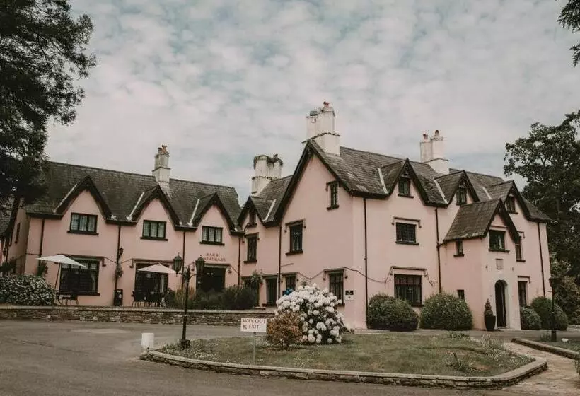 Cwrt Bleddyn Hotel & Spa