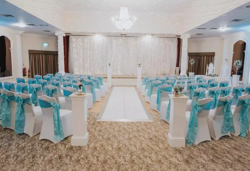 Cwrt Bleddyn Hotel & Spa