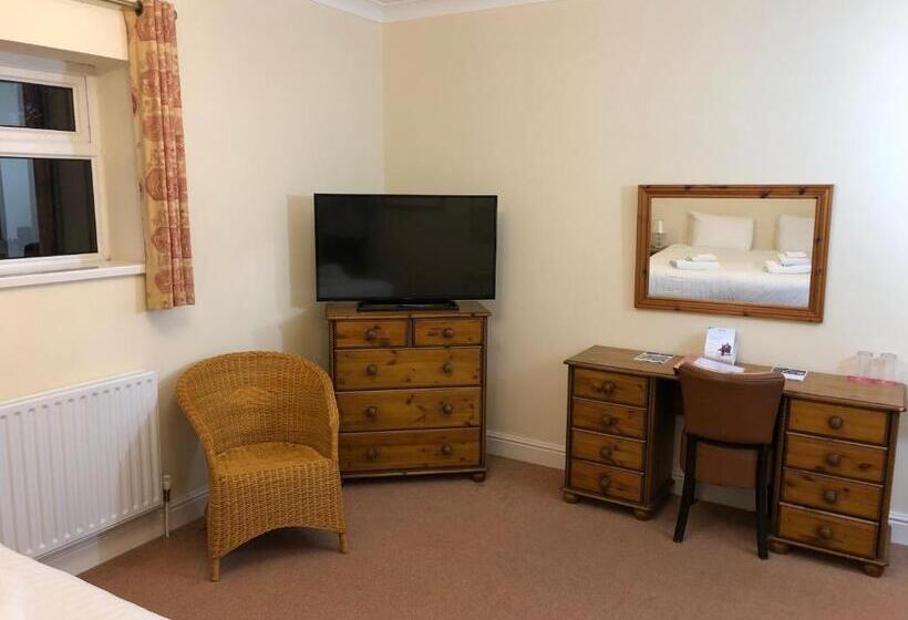 Cwrt Bleddyn Hotel & Spa