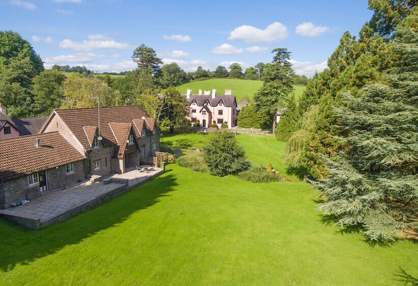 Cwrt Bleddyn Hotel & Spa