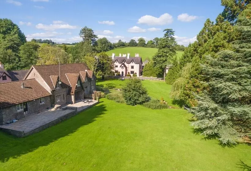 Cwrt Bleddyn Hotel & Spa