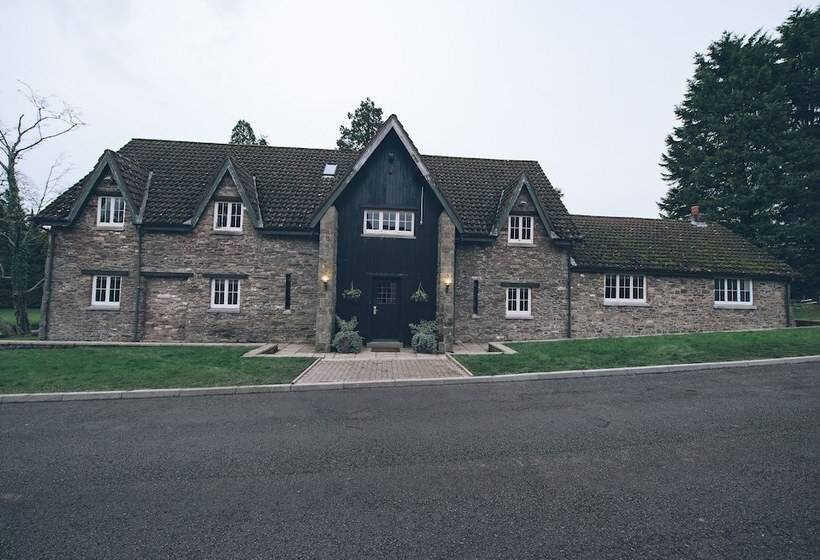 Cwrt Bleddyn Hotel & Spa