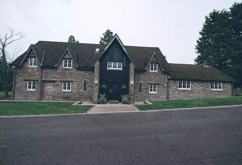 Cwrt Bleddyn Hotel & Spa