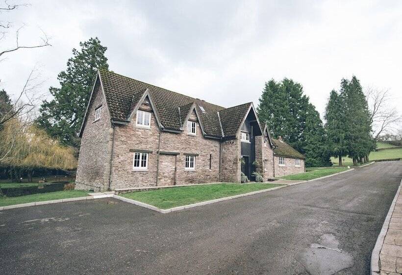 Cwrt Bleddyn Hotel & Spa