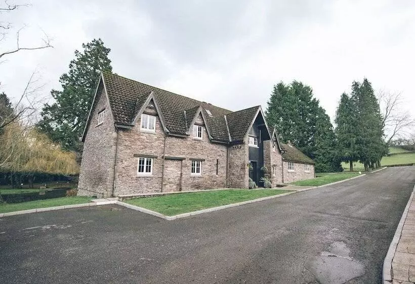 Cwrt Bleddyn Hotel & Spa