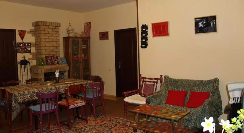 هتل روستایی Three Jugs B&b