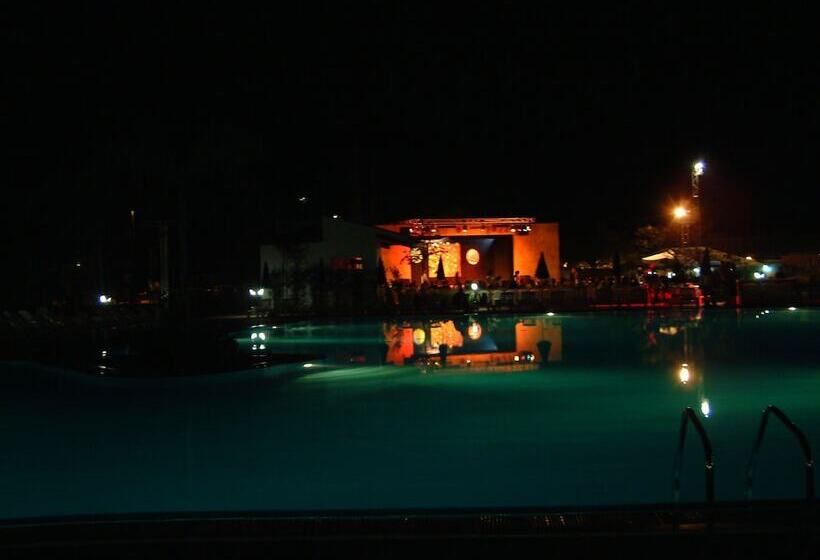 فندق Th Pizzo Calabro   Porto Ada Village