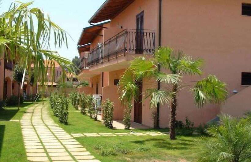 فندق Th Pizzo Calabro   Porto Ada Village