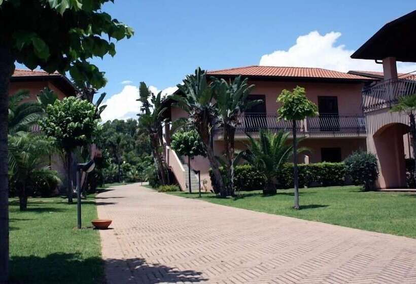 فندق Th Pizzo Calabro   Porto Ada Village
