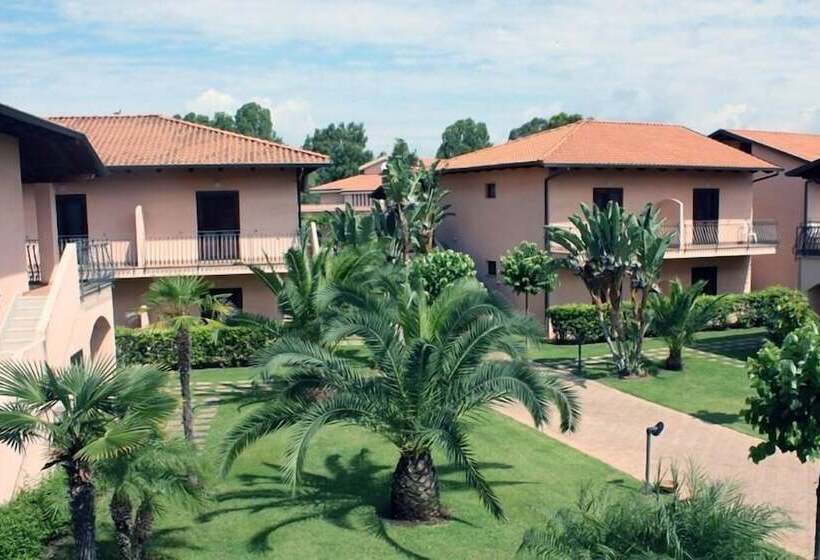 فندق Th Pizzo Calabro   Porto Ada Village