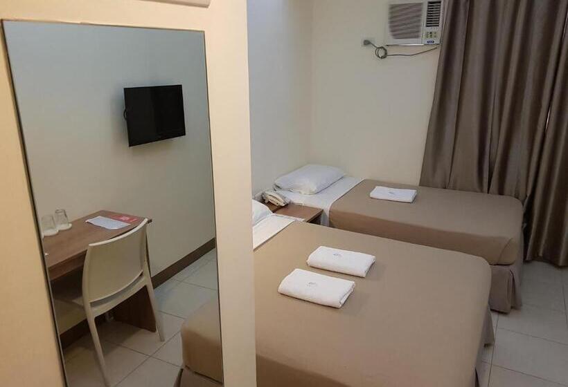 בית מלון כפרי The Center Suites