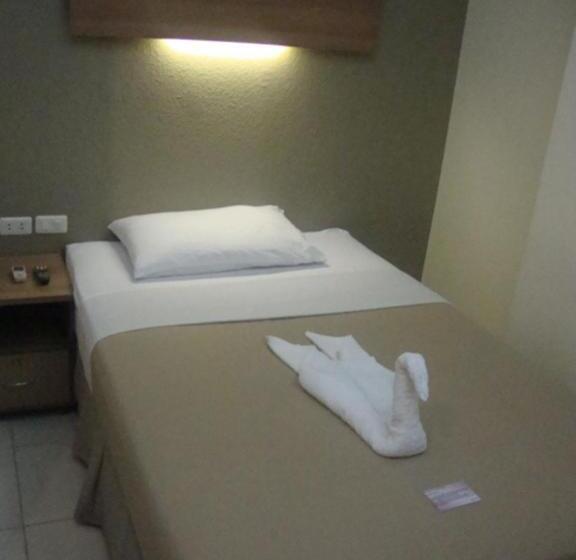 בית מלון כפרי The Center Suites