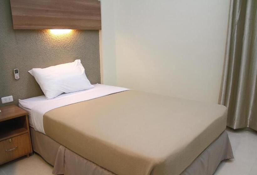 בית מלון כפרי The Center Suites