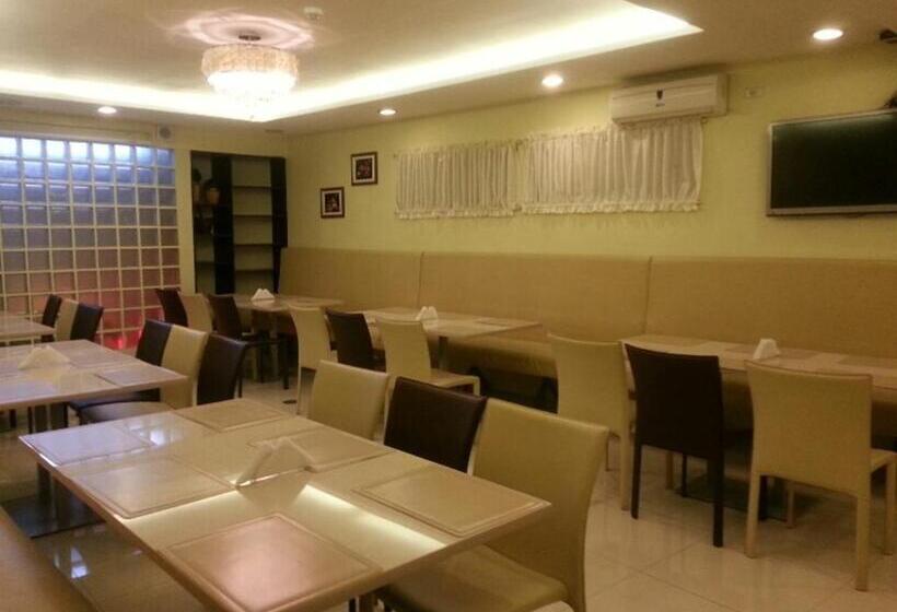 בית מלון כפרי The Center Suites