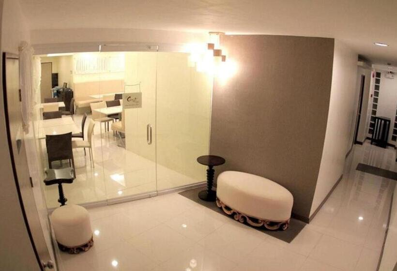 בית מלון כפרי The Center Suites