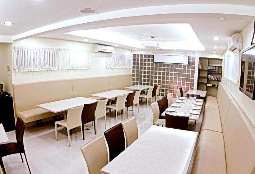 בית מלון כפרי The Center Suites