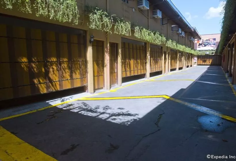 בית מלון כפרי Victoria Court Las Piñas