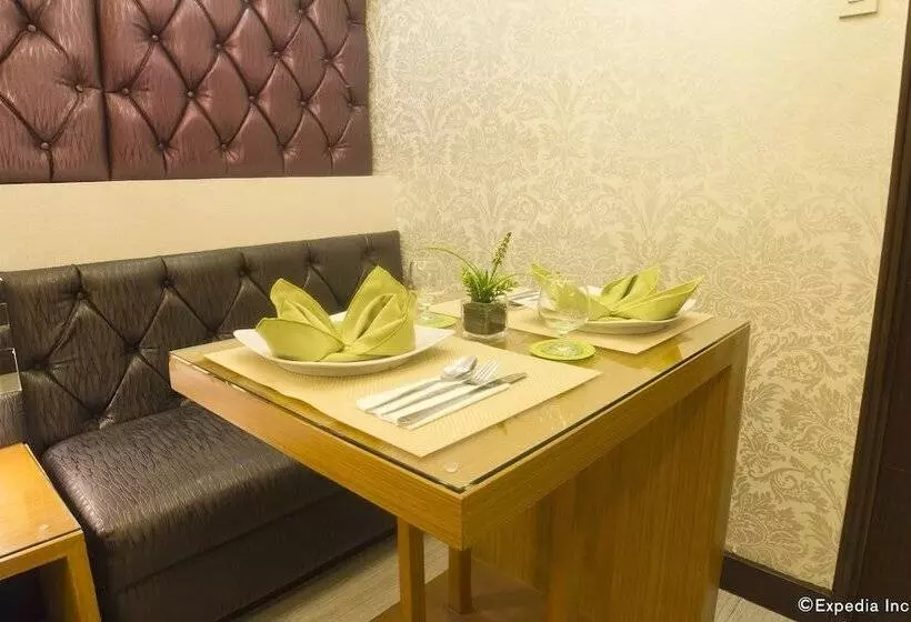 בית מלון כפרי Victoria Court Las Piñas