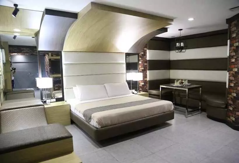 בית מלון כפרי Victoria Court Las Piñas