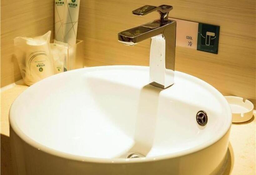 فندق City Comfort Inn Wuzhou Bus Station