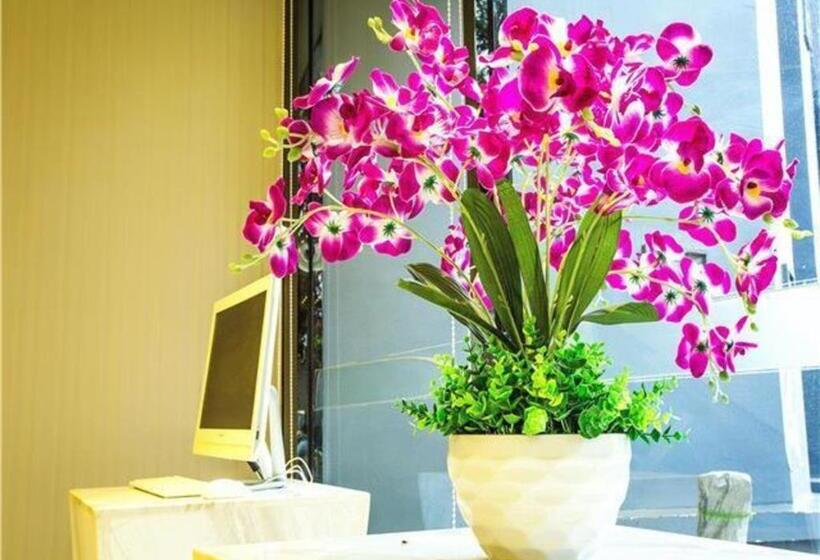 فندق City Comfort Inn Wuzhou Bus Station