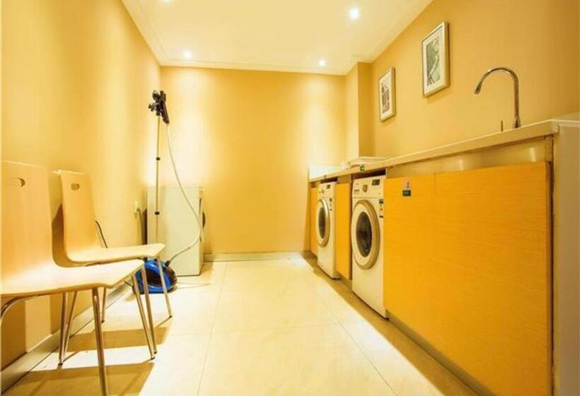 فندق City Comfort Inn Wuzhou Bus Station