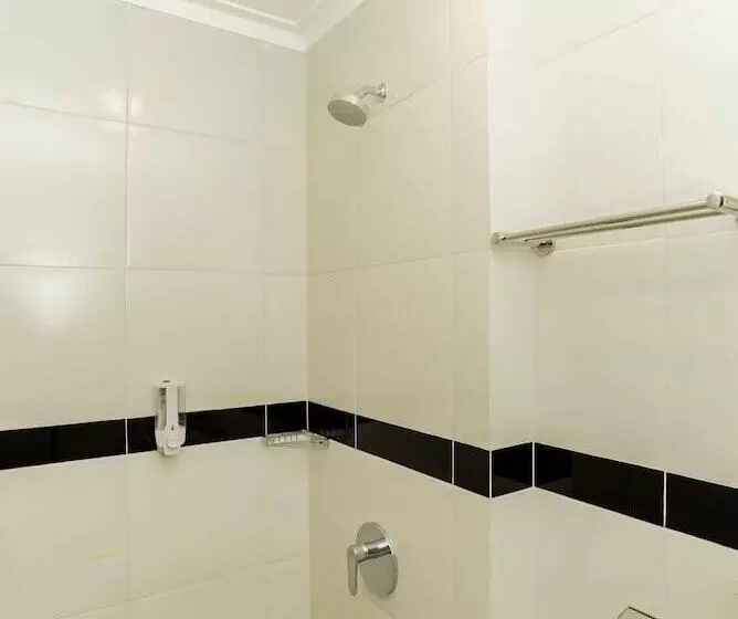 Hotelli Front One Budget Bekasi