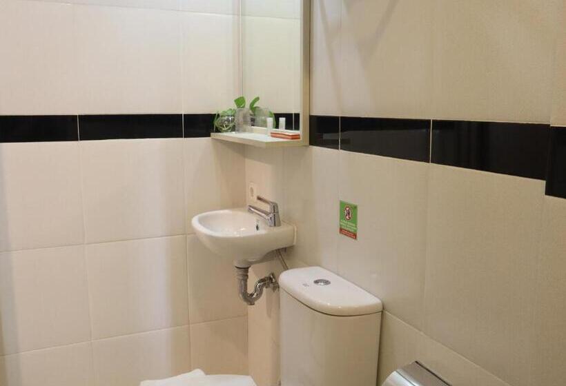 Hotel Front One Budget Bekasi