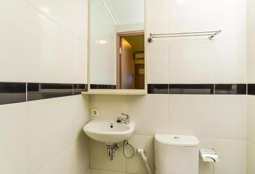 Hotelli Front One Budget Bekasi