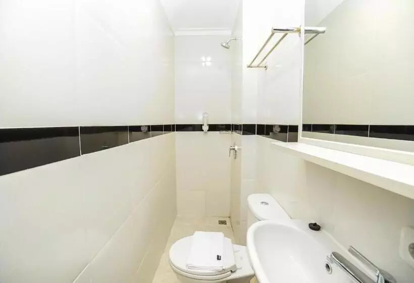 Hotelli Front One Budget Bekasi