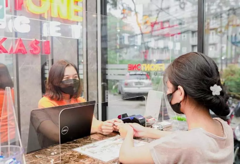 Hotelli Front One Budget Bekasi