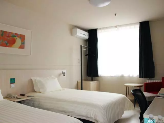 Hotelli Jinjiang Inn Cangzhou Railway Station