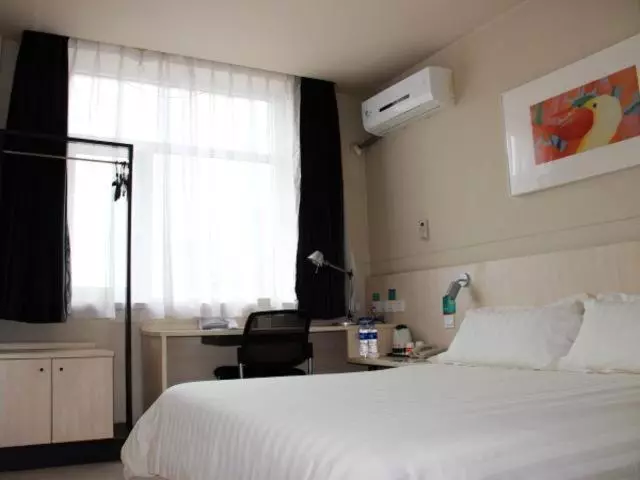 Hotelli Jinjiang Inn Cangzhou Railway Station