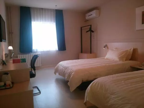 Hotelli Jinjiang Inn Cangzhou Railway Station