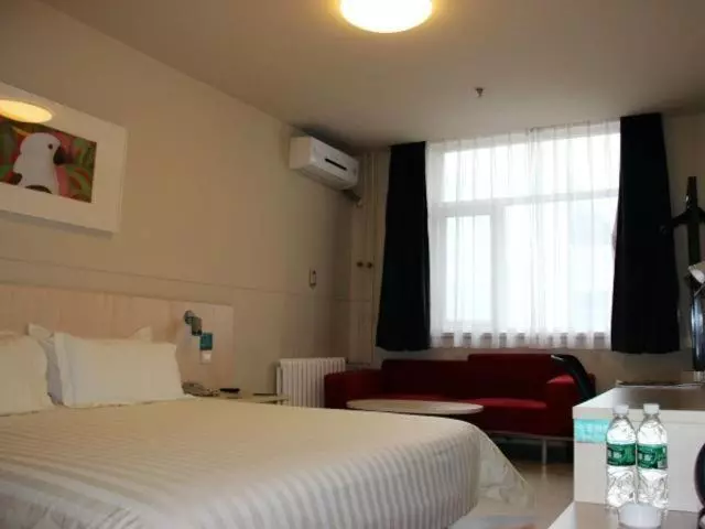 Hotelli Jinjiang Inn Cangzhou Railway Station