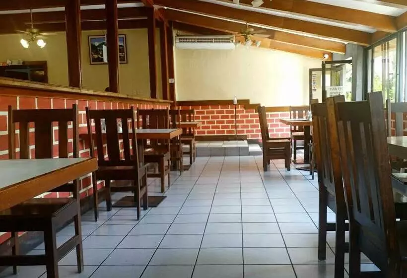 هتل La Colonia