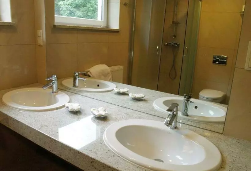 Hotelli Nat Piwniczna Zdroj