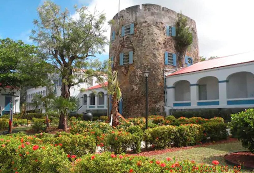 هتل Pirates Pension At Bluebeard S Castle