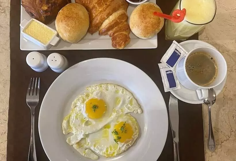 Fly Inn Madagascar Hotel   Navette Gratuite H24   à 300m De L Aéroport International Ivato Antananar